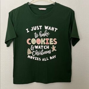 💚Festive Green Holiday Tee (40Wx21L) SZ M NWOT excellent condition